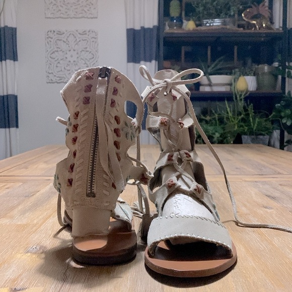 Musse & Cloud Hanne Women’s Taupe Suede Zip Gladiator Embroidered Sandals - Picture 5 of 16